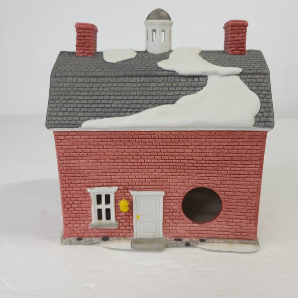 Department 56 New England Village Series BRICK TOWN HALL #6530-7, 1986 Retired - Picture 3 of 6